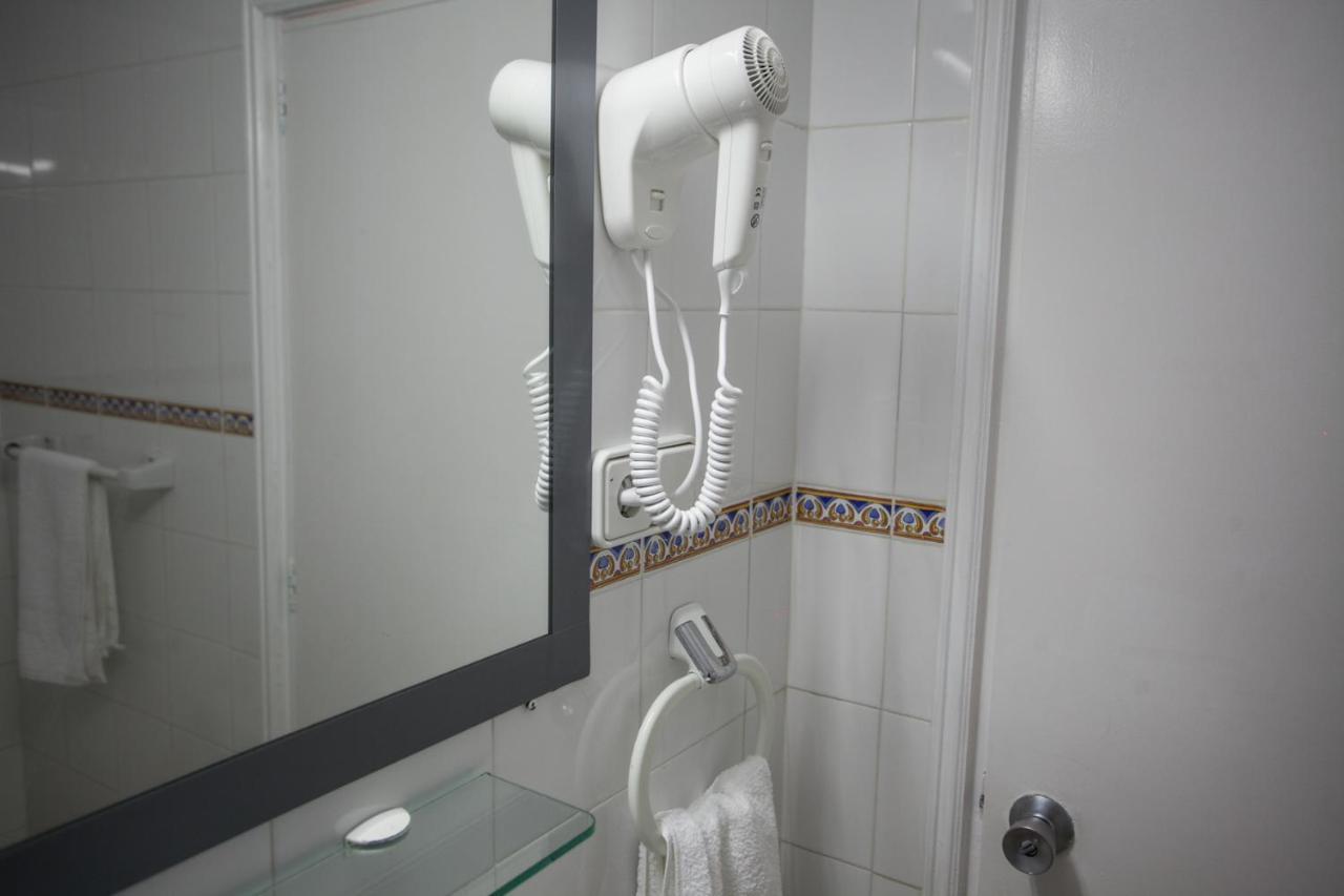Hostal Los Pinos Es Cana 외부 사진