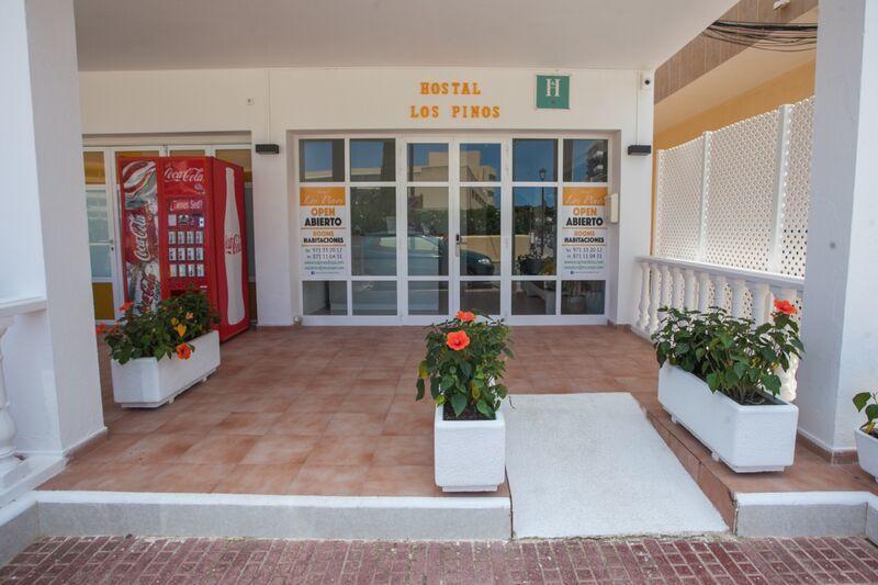 Hostal Los Pinos Es Cana 외부 사진