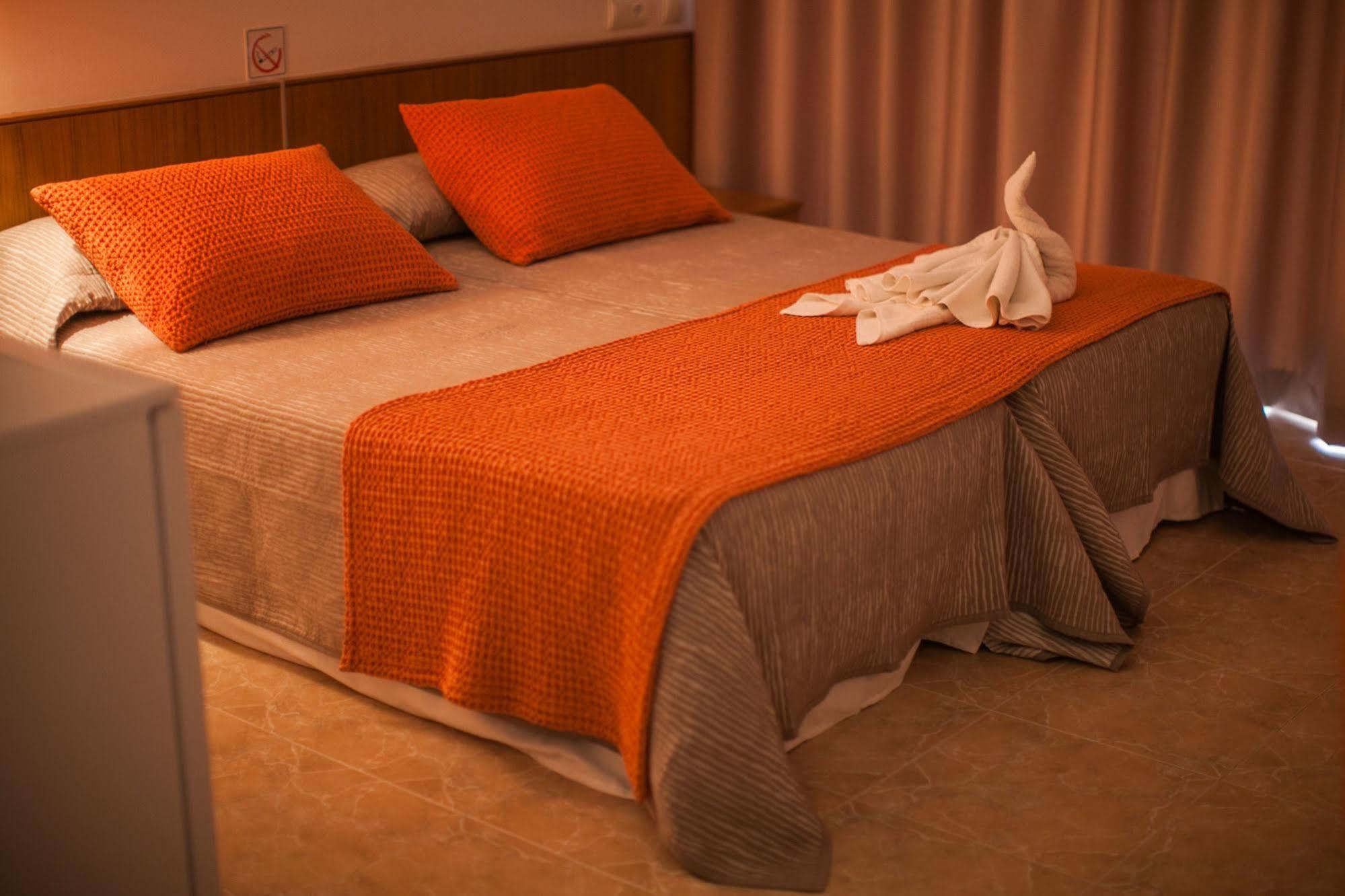 Hostal Los Pinos Es Cana 외부 사진
