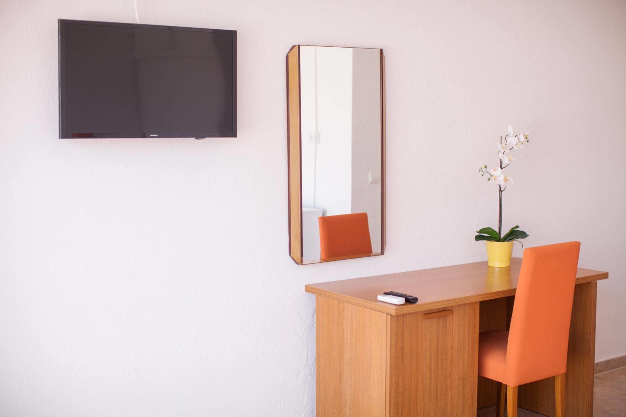 Hostal Los Pinos Es Cana 외부 사진