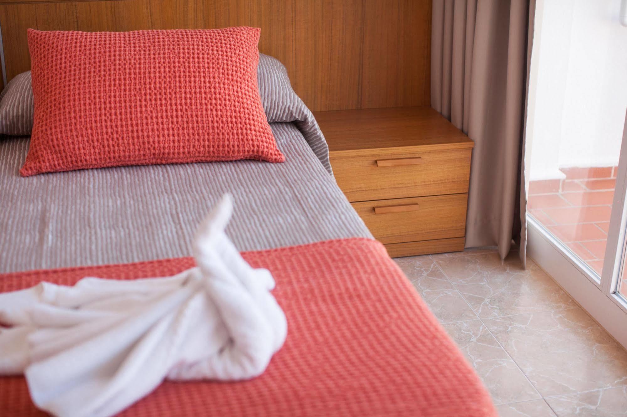Hostal Los Pinos Es Cana 외부 사진