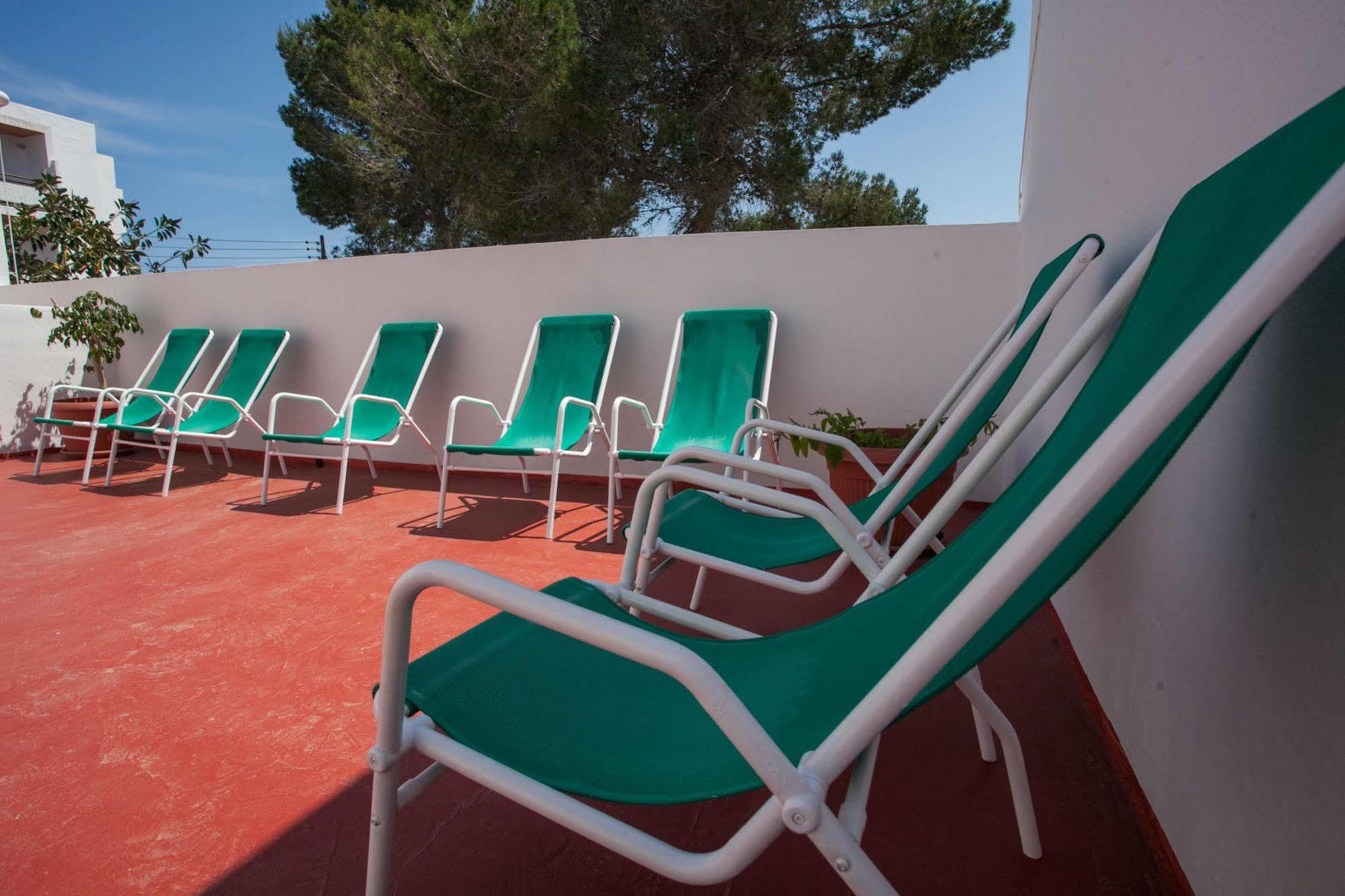 Hostal Los Pinos Es Cana 외부 사진
