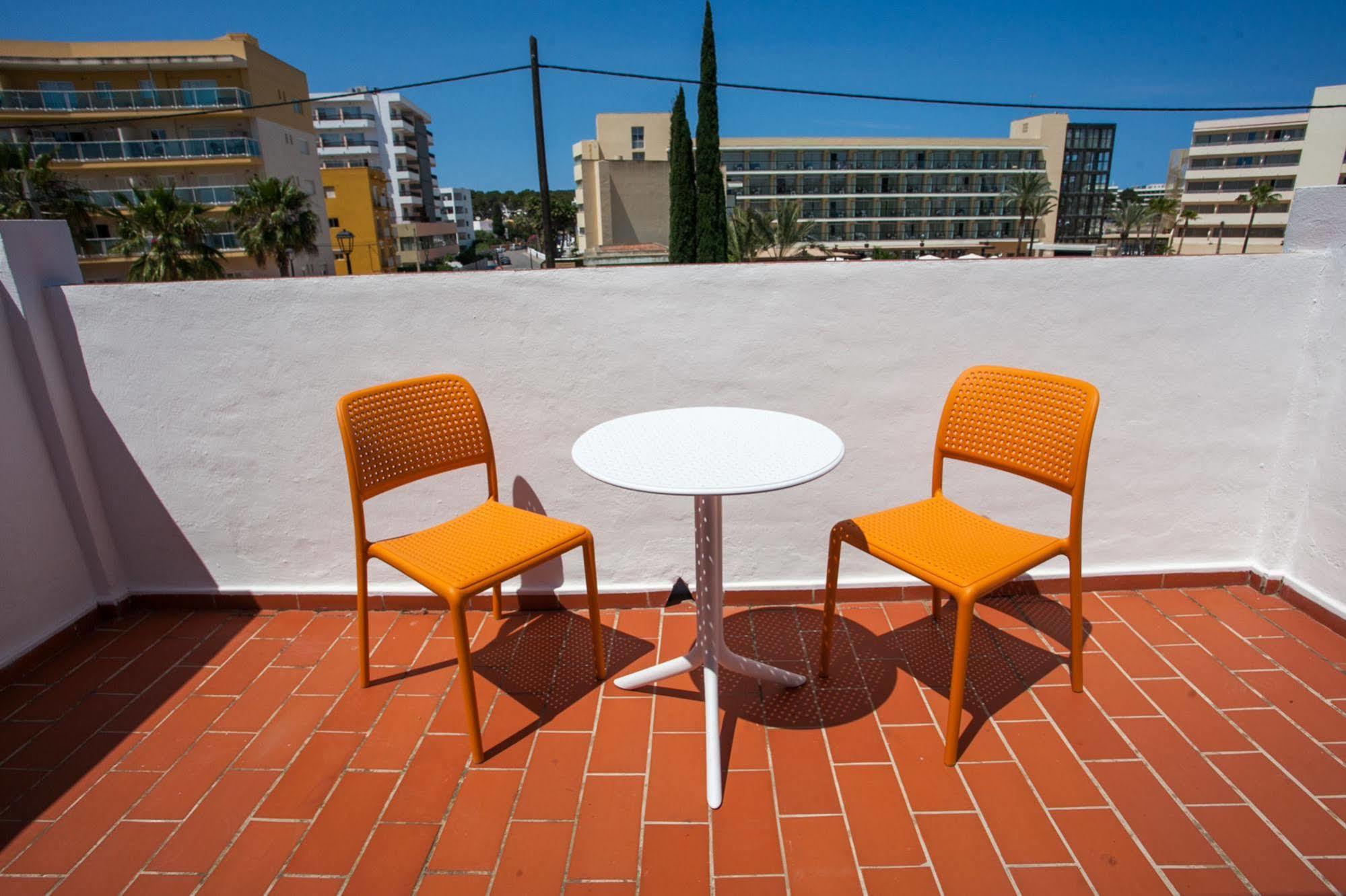 Hostal Los Pinos Es Cana 외부 사진