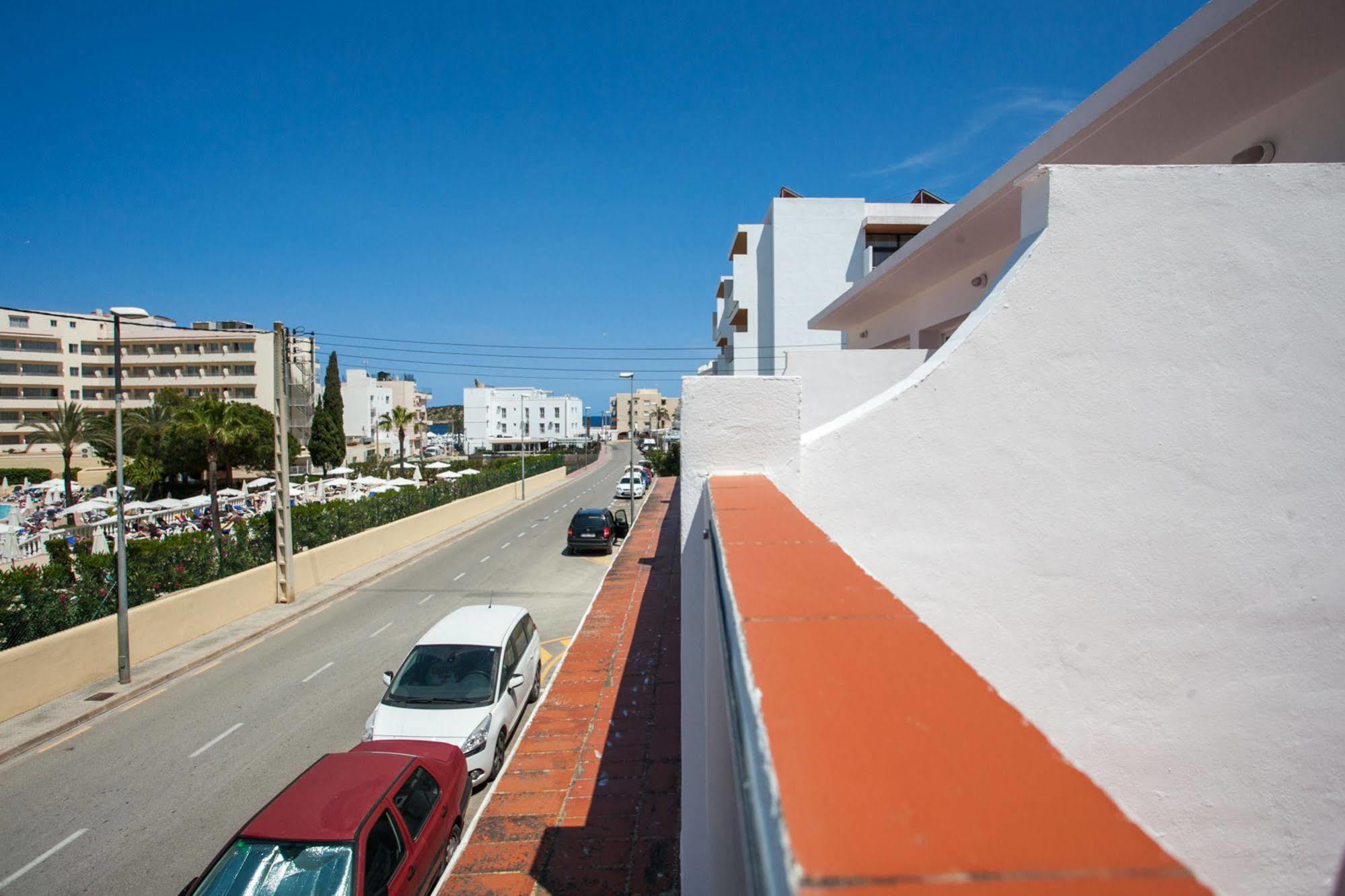 Hostal Los Pinos Es Cana 외부 사진